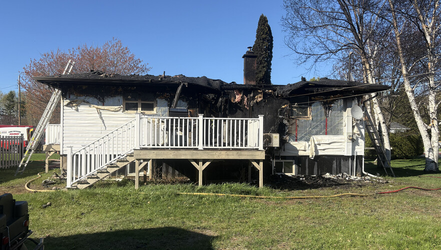 Fire destroys East Bathurst home